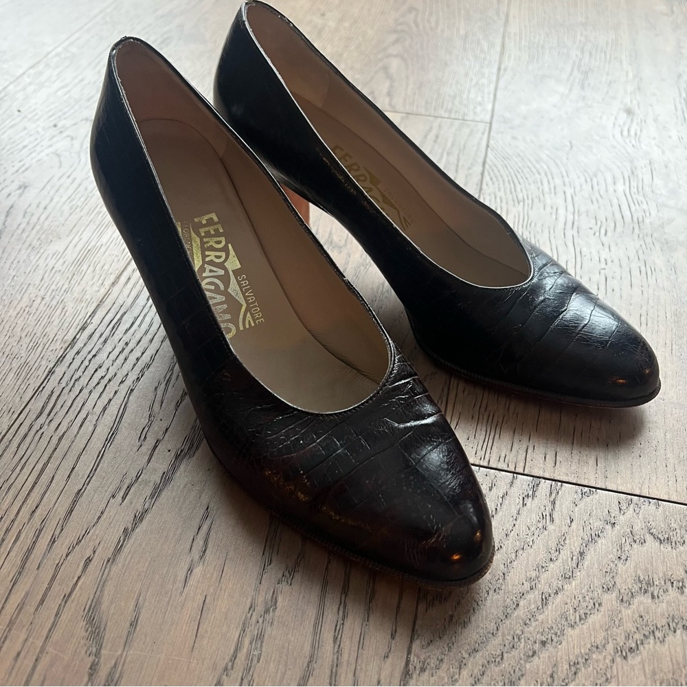 Ferragamo vintage croc brown leather pumps size 7 like new.